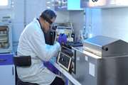 انجام بیش از ۹۰ هزار آزمایش تخصصی در مجتمع آزمایشگاهی ملی و منطقه ای اداره کل دامپزشکی آذربایجان شرقی