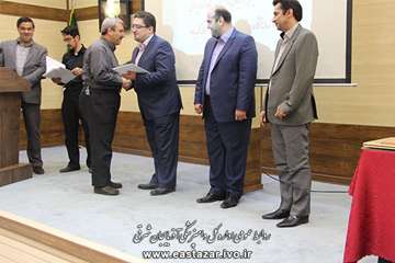 گزارش تصویری مراسم تجلیل از کارشناسان و مسئولین آزمایشگاه های اداره کل دامپزشکی استان (2)