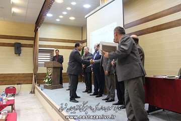 گزارش تصویری اهدا لوح تبریک به اساتید دامپزشکی دانشگاه های استان