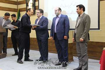 گزارش تصویری مراسم تجلیل از کارشناسان و مسئولین آزمایشگاه های اداره کل دامپزشکی استان (2)