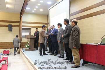 گزارش تصویری اهدا لوح تبریک به اساتید دامپزشکی دانشگاه های استان