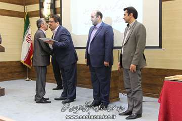 گزارش تصویری مراسم تجلیل از کارشناسان و مسئولین آزمایشگاه های اداره کل دامپزشکی استان (2)