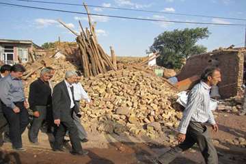 بازديد رييس سازمان دامپزشكي كشور از مناطق زلزله زده آذربايجان