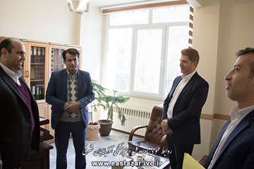 گزارش تصویری دیدار نوروزی مدیر کل دامپزشکی استان با همکاران (2)