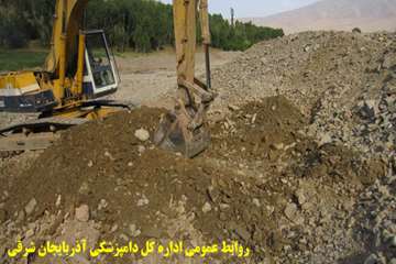 دفن بهداشتي لاشه هاي دامهاي تلف شده در زلزله آذربايجان شرقي