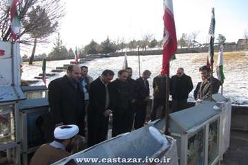 گزارش تصویری حضورمدیرکل و کارکنان دامپزشکی استان در مزارشهدا به مناسبت دهه فجر