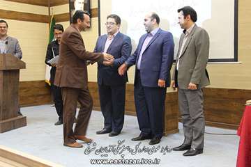 گزارش تصویری مراسم تجلیل از کارشناسان و مسئولین آزمایشگاه های اداره کل دامپزشکی استان (2)