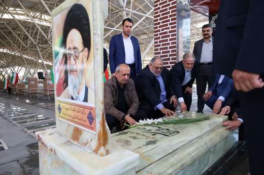 مراسم غبار روبی و عطر افشانی مزار مطهر شهدا