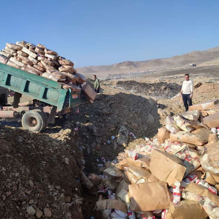 کشف و معدوم‌سازی حدود ۱۰ تن گوشت مرغ منجمد فاقد مجوز بهداشتی و غیر قابل مصرف انسانی در شهرستان عجب‌شیر