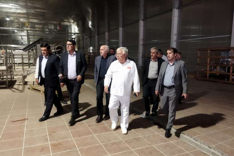 ارزیابی پیشرفت فیزیکی مجهزترین مجتمع کشتارگاهی و زنجیره طیور شبستر توسط مسئولین دفتر نظارت بر بهداشت عمومی سازمان دامپزشکی کشور