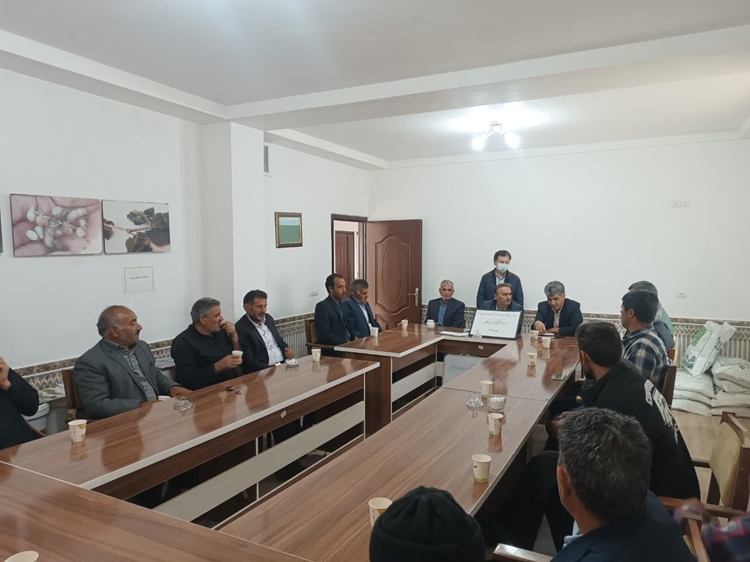 برگزاری کلاس ترویجی در خصوص پیشگیری از بیماری تب برفکی و بیماری های مشترک در شهرستان ملکان 