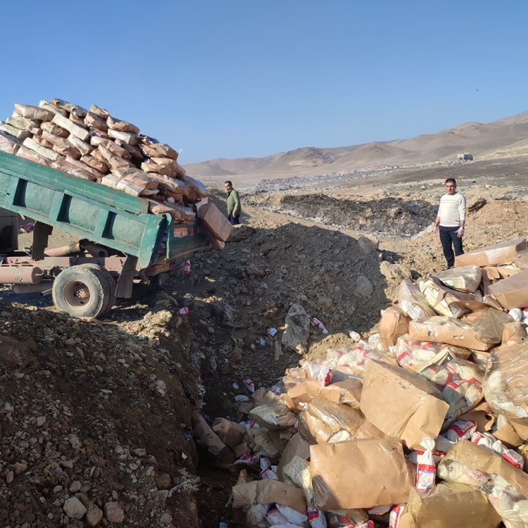 کشف و معدوم‌سازی حدود ۱۰ تن گوشت مرغ منجمد فاقد مجوز بهداشتی و غیر قابل مصرف انسانی در شهرستان عجب‌شیر