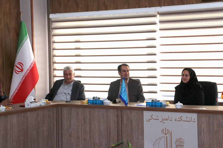 دیدار مدیرکل دامپزشکی استان و رئیس شورای نظام دامپزشکی استان با رئیس دانشکده و جمعی از اساتید دامپزشکی دانشگاه سراسری تبریز 