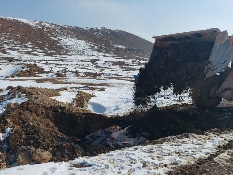 کشف و معدوم‌سازی ۱۱۰۰ کیلوگرم گوشت قرمز فاقد گواهی حمل بهداشتی در شهرستان عجب‌شیر
